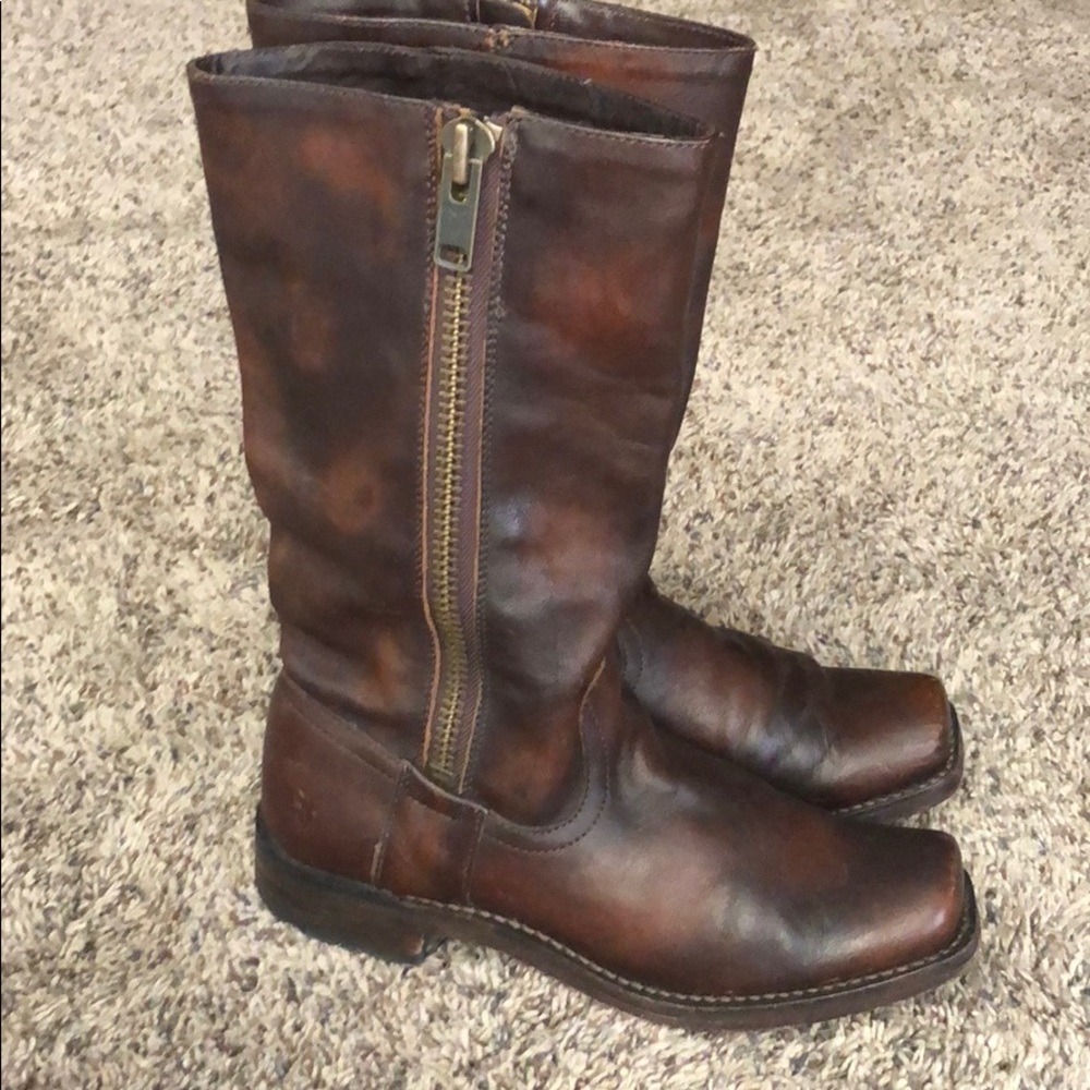 Frye Heath outside zip size 6